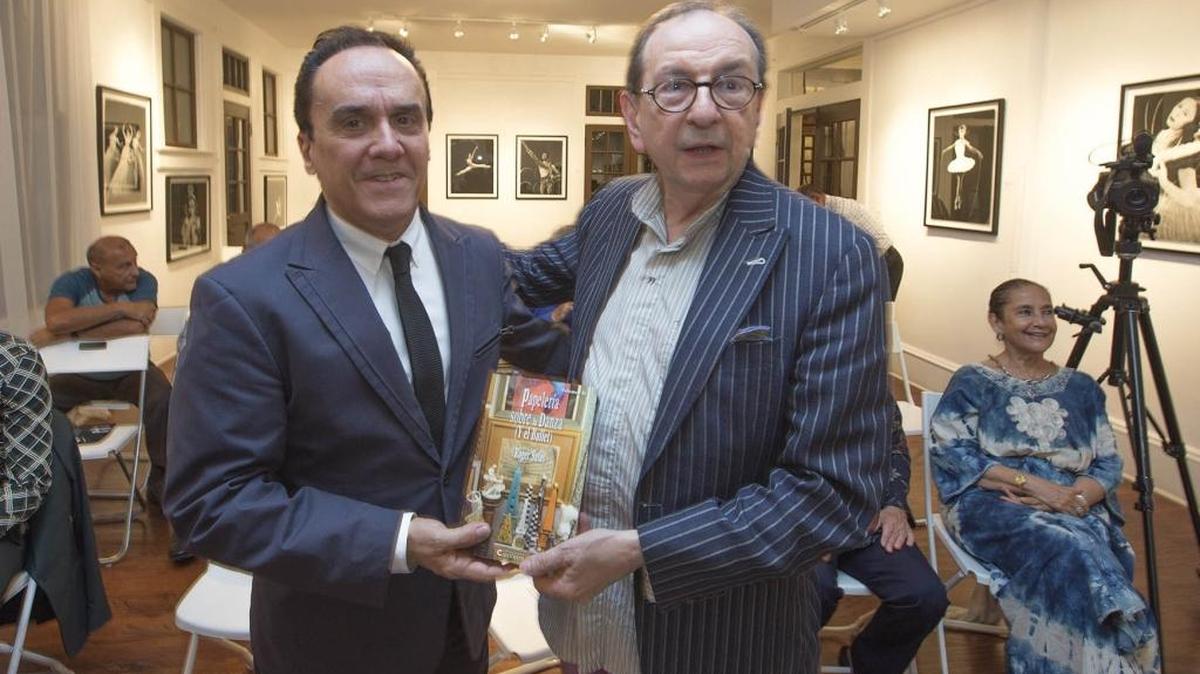 
Orlando Taquechel (izq.), colaborador de el Nuevo Herald y Roger Salas (der.), crítico de danza de ‘El País’.
