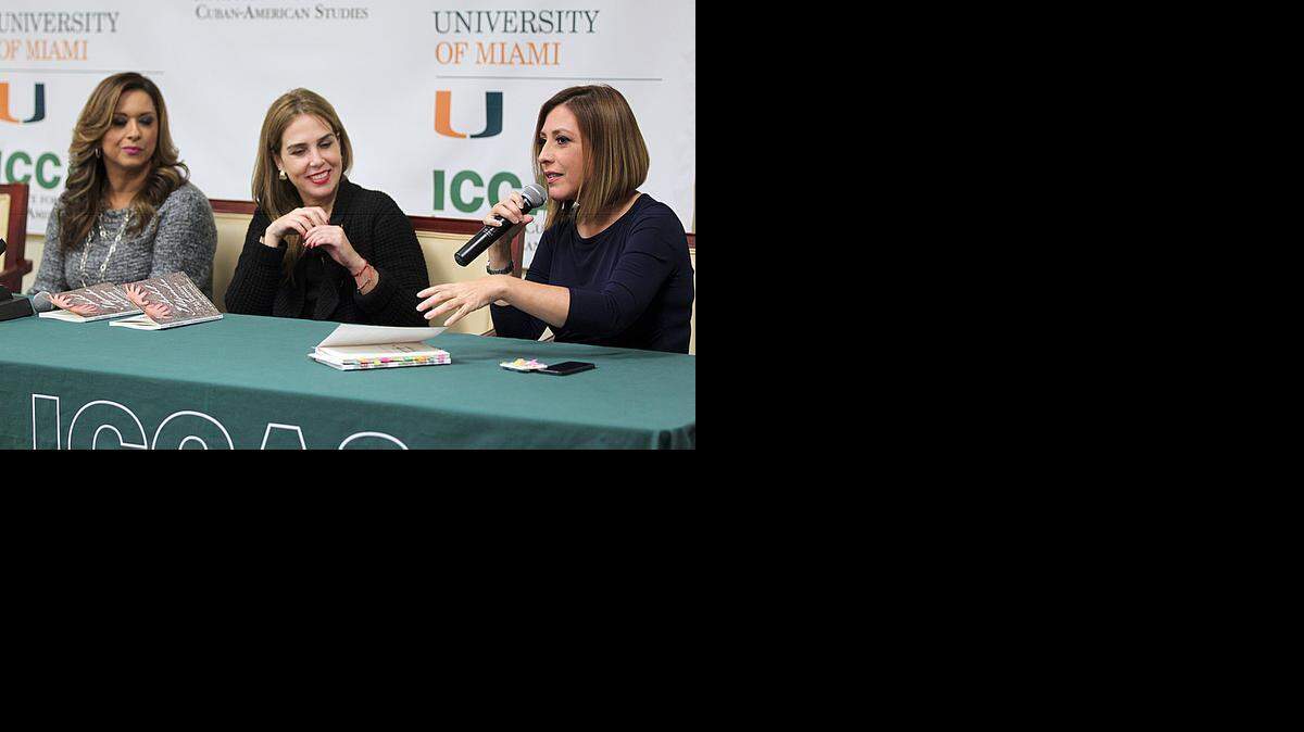 
La periodista Ana Patricia Candiani (der.) presenta el libro ‘Isabel y Alejandra, tras la máscara de internet’, junto a Neida Sandoval y Lourdes Ubieta, en la Casa Bacardí del Instituto de Estudios Cubanos y Cubano Americanos de la Universidad de Miami.

