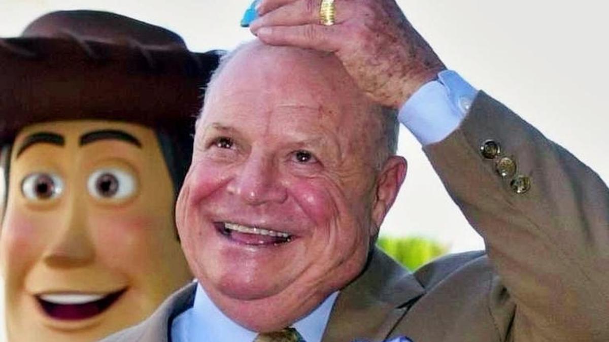 Don Rickles, que murió en abril de 2017, a la edad de 90 años, toda su vida practicó el arte de la comedia con un estilo insultante que era políticamente incorrecto.