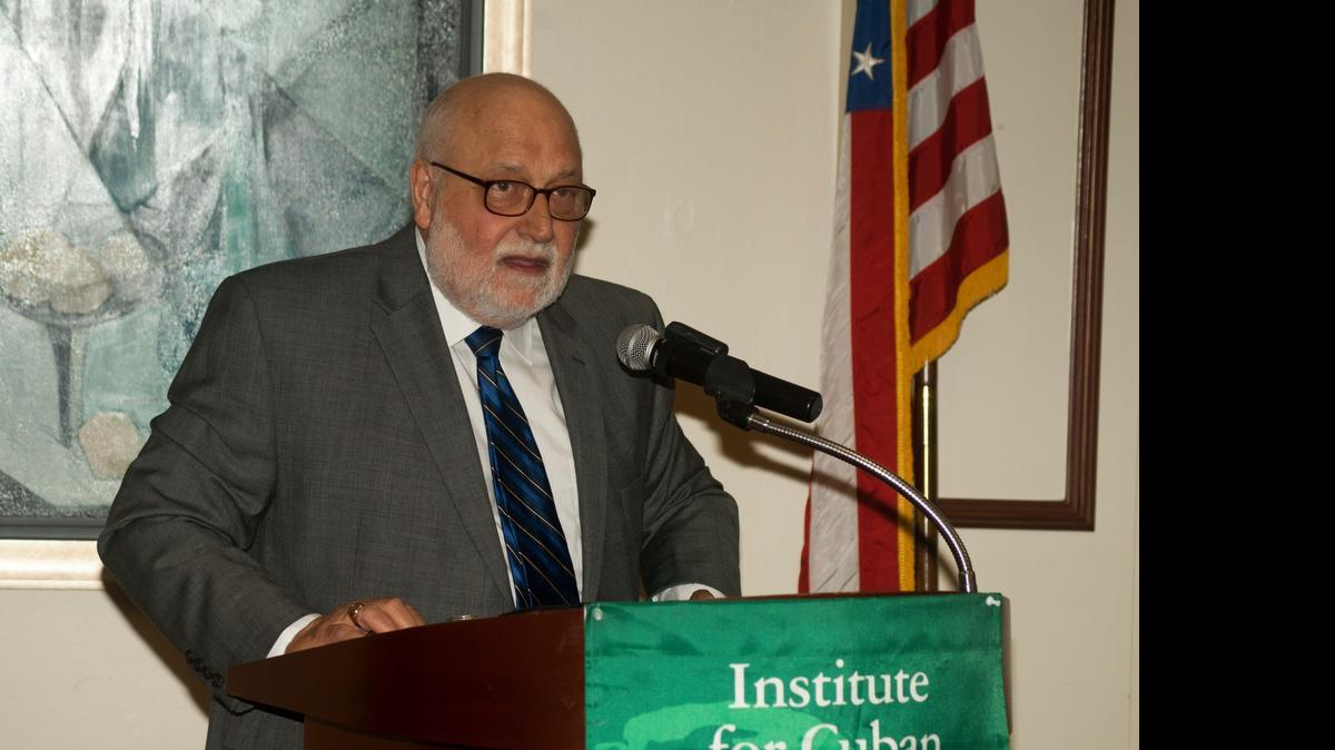 
El doctor Antonio Gordon presentó el libro ‘Exodo del 94, Guantánamo, Panamá, Islas Caimán y Krome’.
