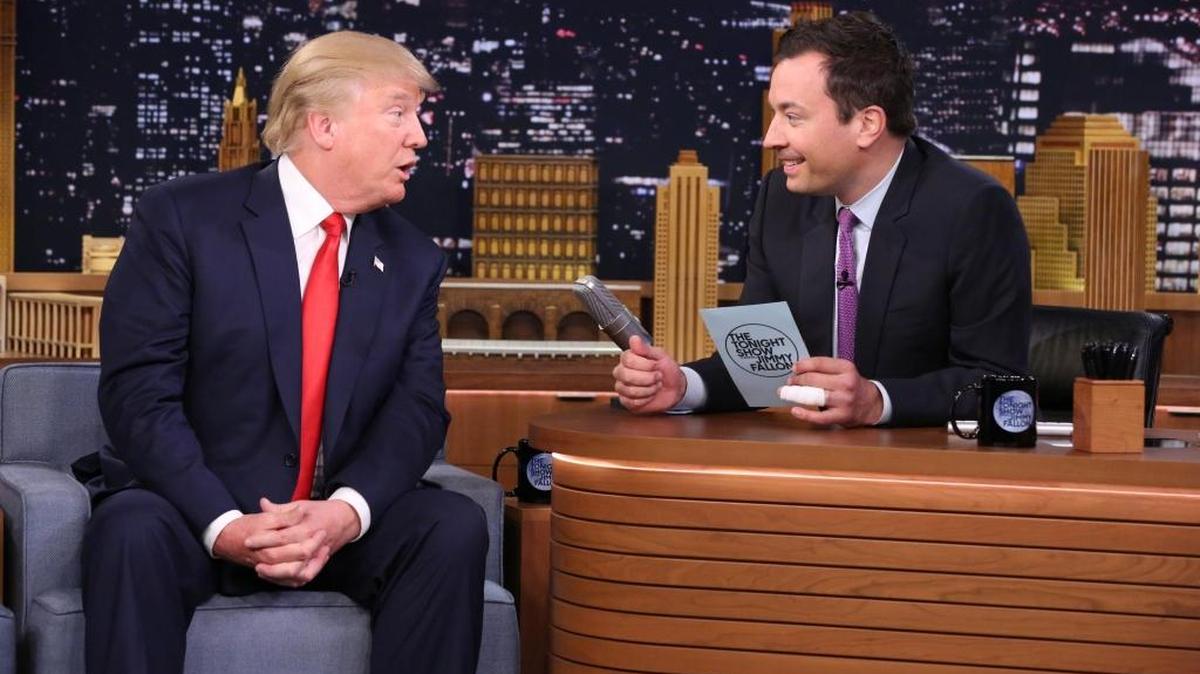 El precandidato presidencial republicano Donald Trump (izq.) con el presentador Jimmy Fallon, de ‘The Tonight Show Starring Jimmy Fallon’, en septiembre del 2015 en Nueva York.