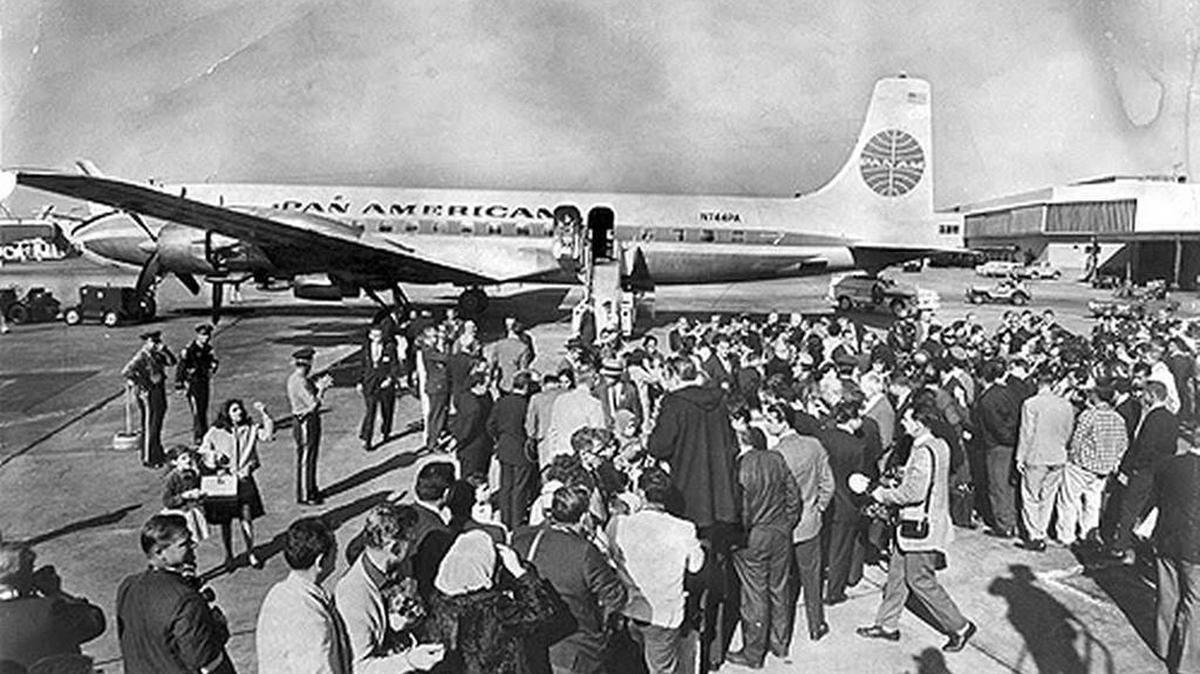 Muchos cubanos que llegaron a Estados Unidos antes de que el Congreso estableciera la Ley de Ajuste Cubano en noviembre de 1966 permanecían en un limbo migratorio.