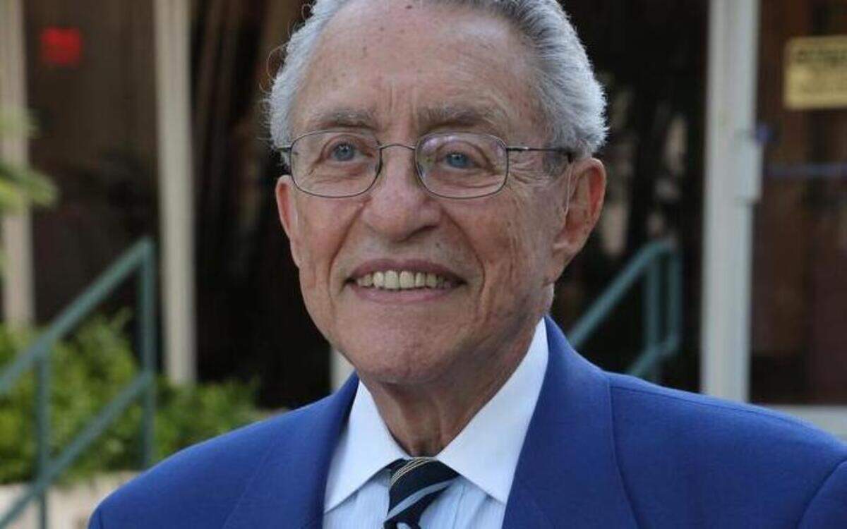 
Eduardo Palmer cuenta sus experiencias acompañando la caravana de Fidel Castro en su recorrido por Cuba desde el 31 de diciembre de 1958 hasta su entrada en La Habana, el 8 de enero de 1959 en ‘Mis 6 Guerras’.
