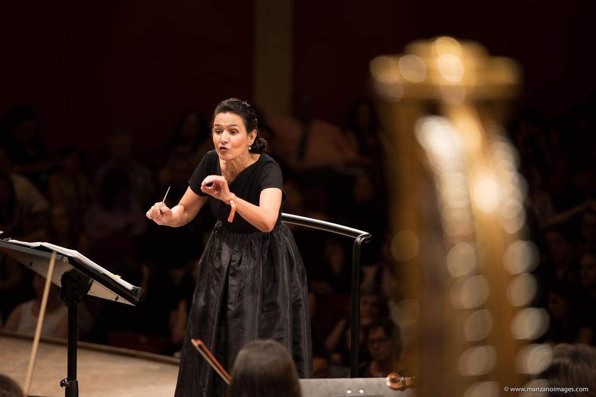 Taimy Balbuzano, fundadora de Musicall y directora de la orquesta juvenil.