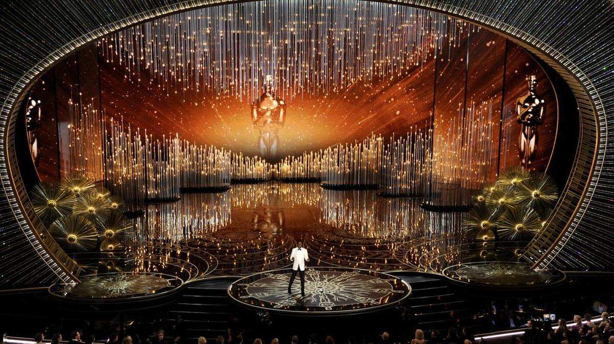 Anfitrión Chris Rock habla en los Oscar el domingo, 28 de febrero, 2016, en el teatro Dolby en Los Ángeles.