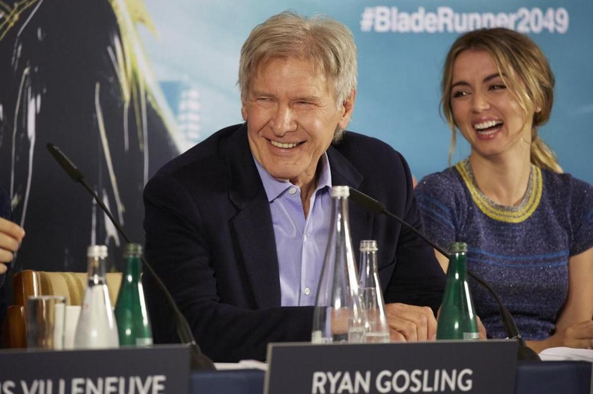 Harrison Ford y Ana de Armas en un panel de prensa en el Hotel Adlon en Berlín, el 18 de septiembre.