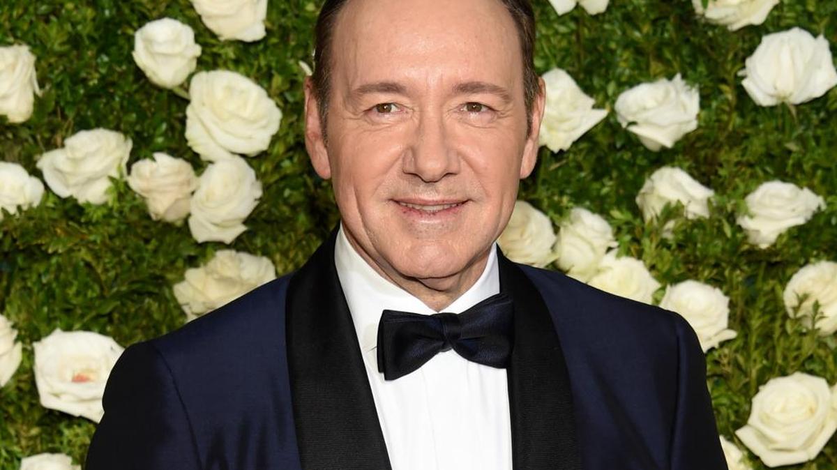 El actor Kevin Spacey llega a la ceremonia de los Tony Awards en Radio City Music Hall en New York, en junio.