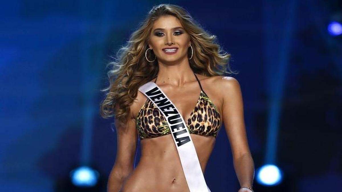 La candidata venezolana a Miss Universo Mariam Habach desfila durante una prueba preliminar del concurso de belleza Miss Universo en Pásay, Filipinas, el 26 de enero de 2017.