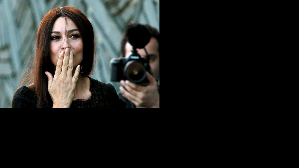 
Consagrada en Hollywood como imagen de la voluptuosidad y el erotismo, Monica Bellucci llega a los 50 con la serenidad de la madurez. 
