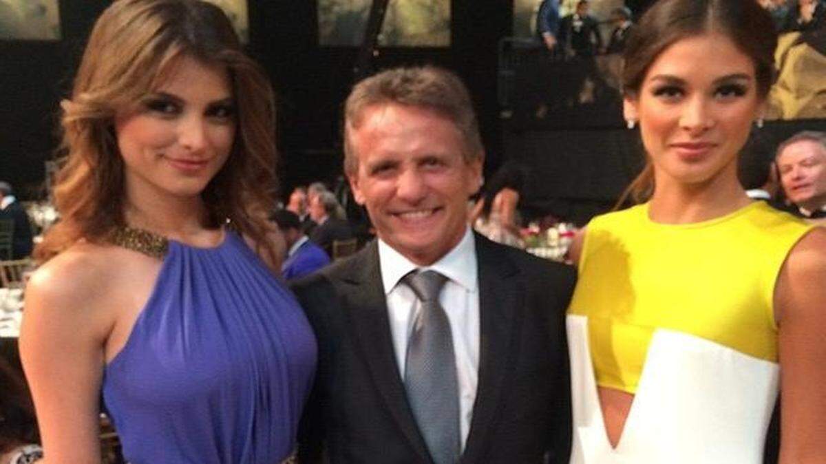 
Stefanía Fernández Krupij (Miss Universo 2009), el alcalde de Doral Luigi Boria y Dayana Mendoza (Miss Universo 2008).
