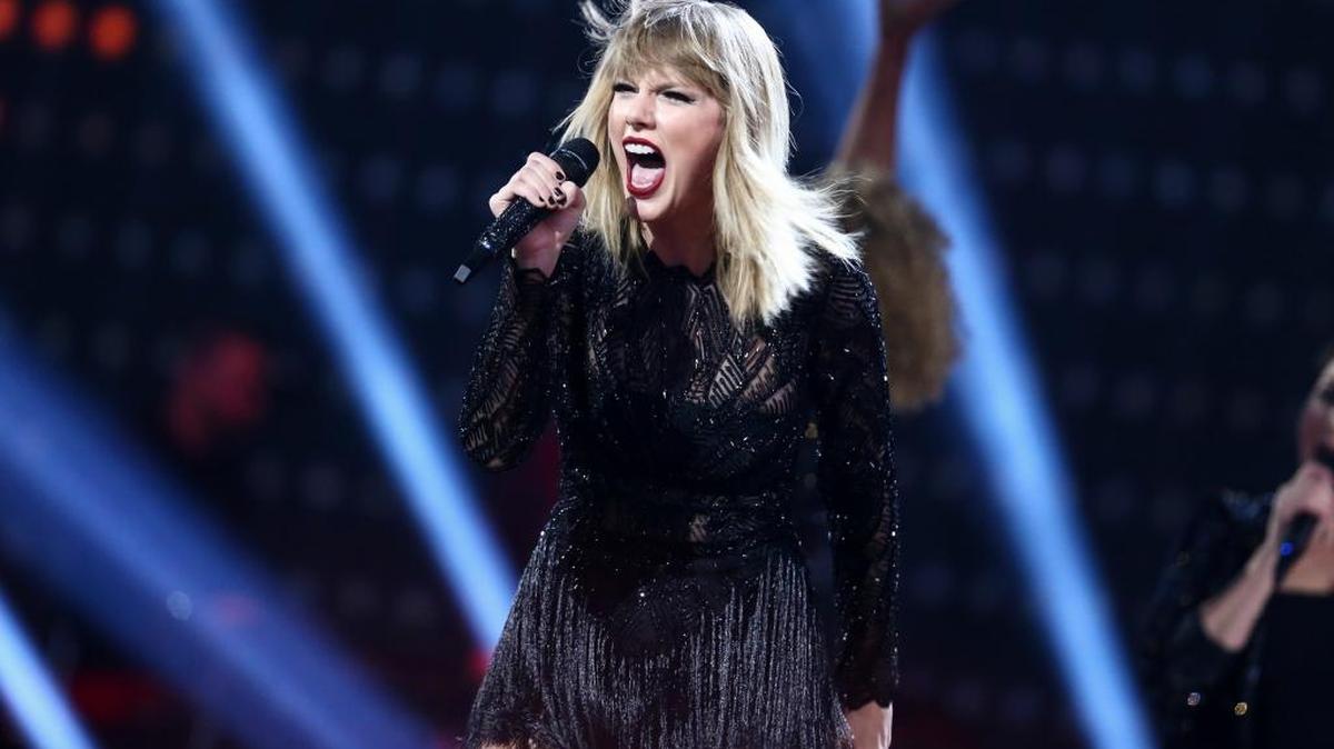 Taylor Swift em concierto en febrero del 2017 en Houston, Texas.