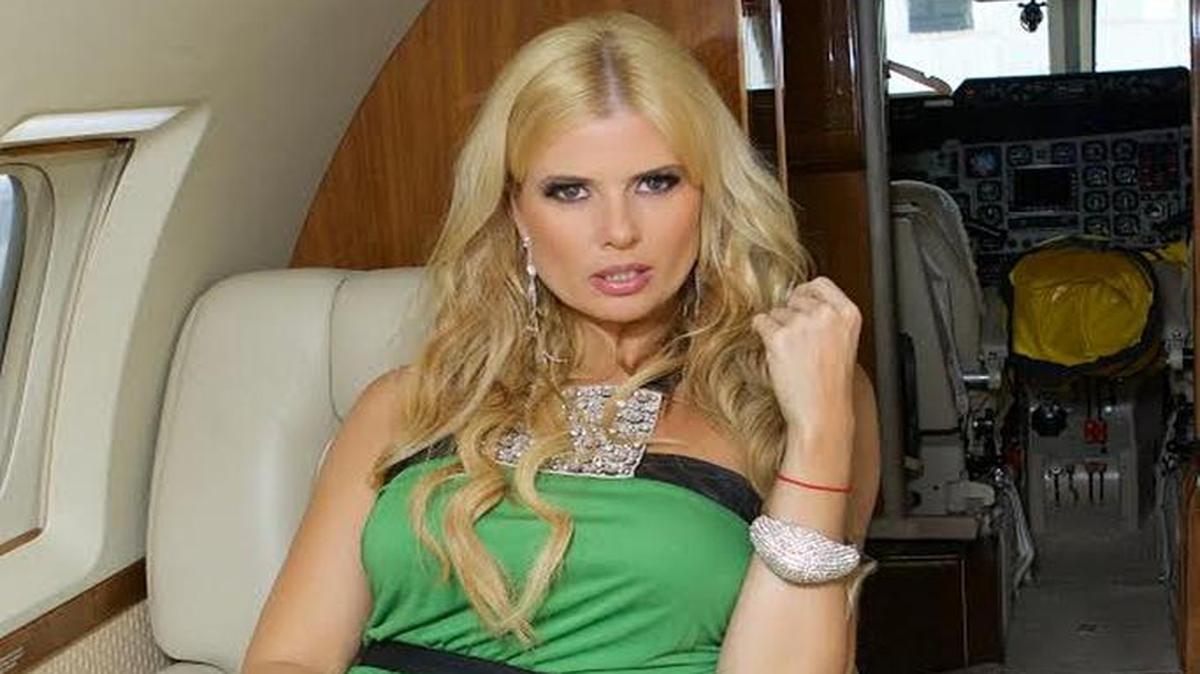 Sissi cuenta con una tienda de venta de accesorios online, www.sissishop.com.