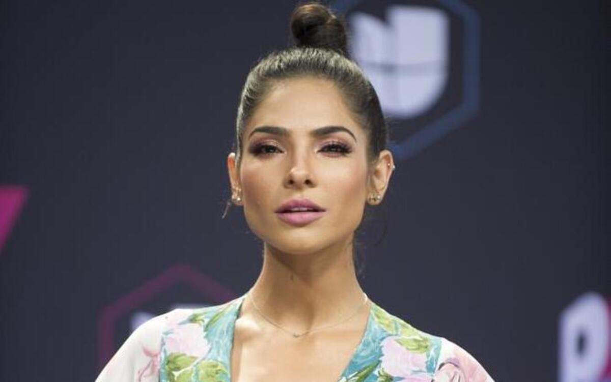 La presentadora de televisión y modelo mexicana, Alejandra Espinoza, posa para los medios a su llegada a la alfombra de la decimocuarta edición de los Premios Juventud el jueves 6 de julio 2017, en Miami, Florida. EFE/Giorgio Viera