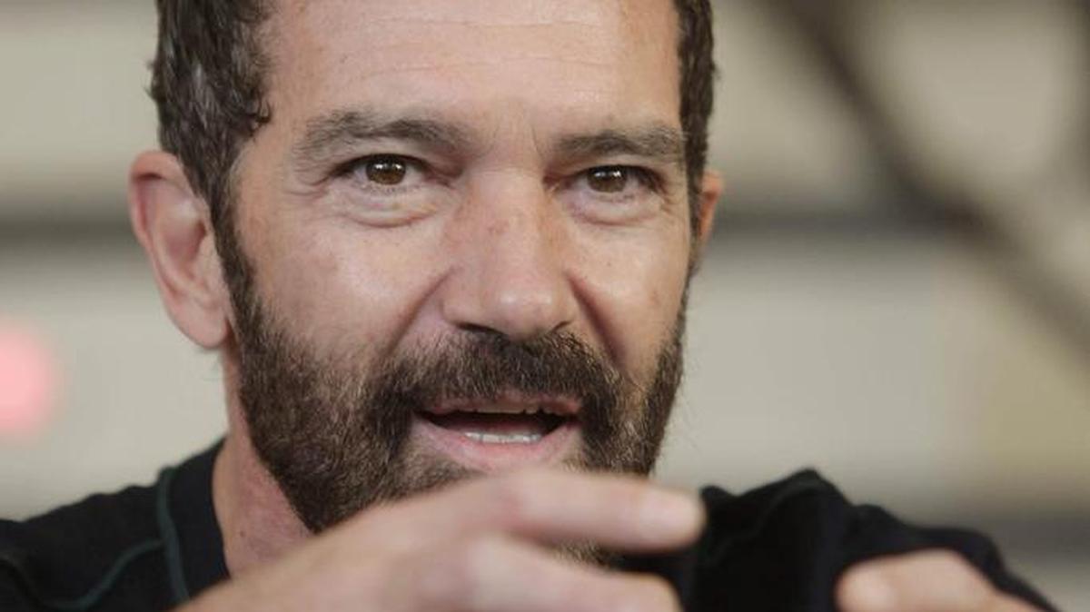 ARCHIVO - El actor y director de cine Antonio Banderas durante la rueda de prensa que ha ofrecido en Barcelona con motivo del homenaje que le rinde la Academia del Cine Catalán.