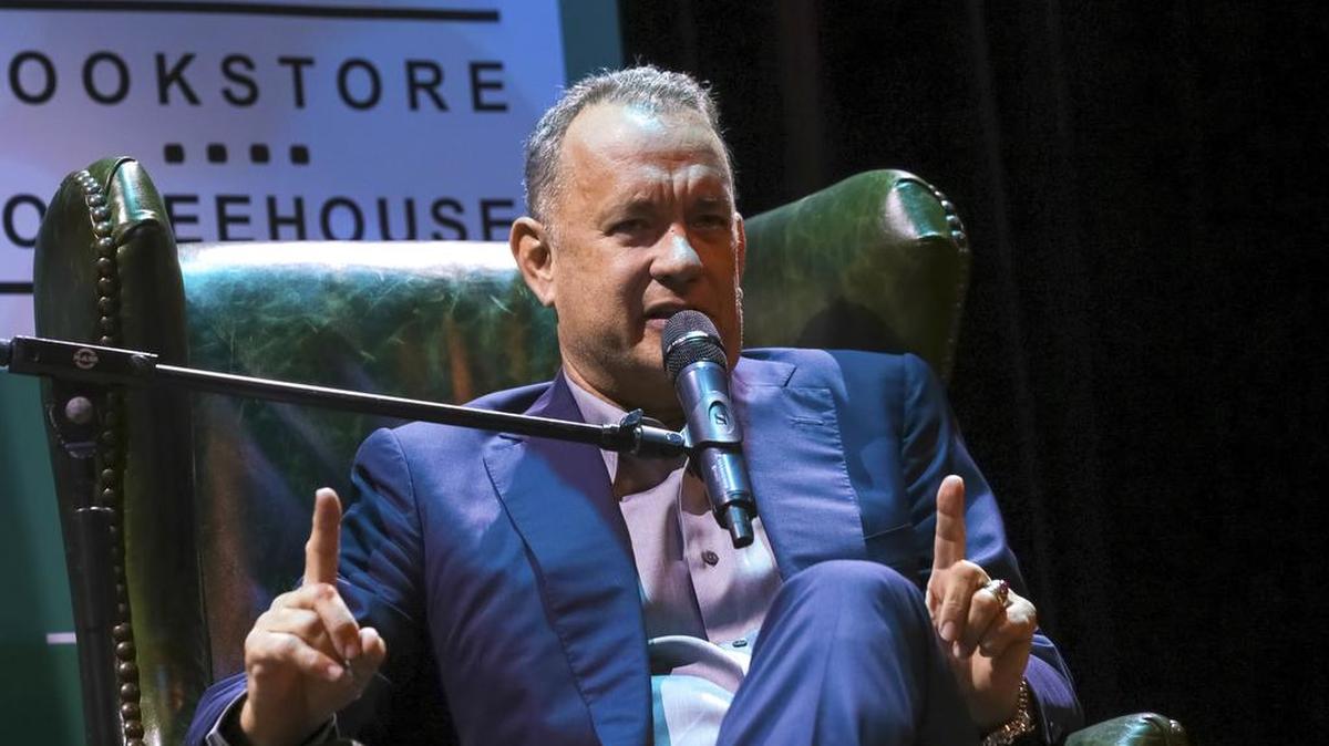 El actor Tom Hanks habla sobre su libro, “Uncommon Type”, en el Teatro Warner en Washington, el 20 de octubre de 2017.