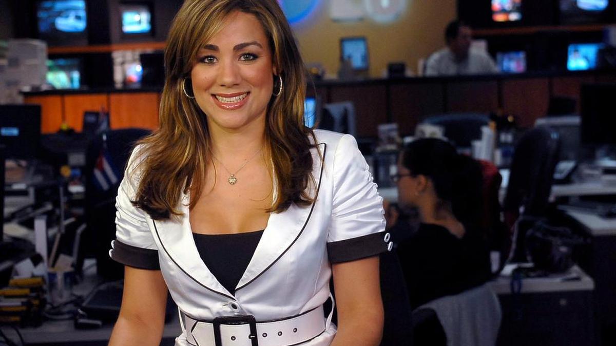 Una foto de archivo de la periodista cubana Gloria Ordaz, cuando trabajaba para Univision 23.