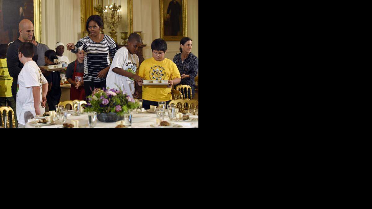 
Michelle Obama continúa promocionando la alimentación saludable, sobre todo entre niños y jóvenes.
