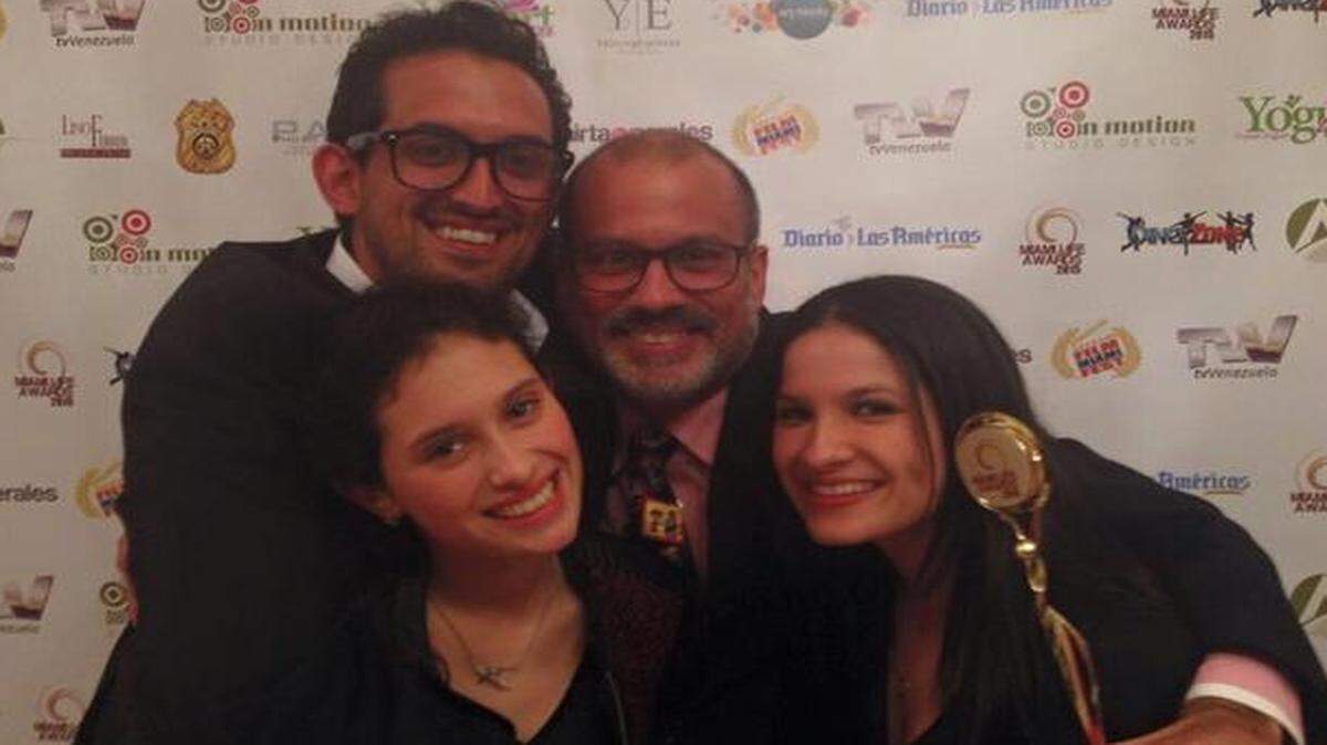 
El productor Miguel Ferro con sus hijos Fernando, Andrea y Fabiana.
