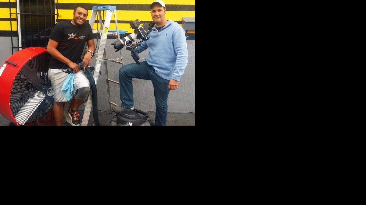
El comediante El Cunaguaro con el productor Felipe Branger.
