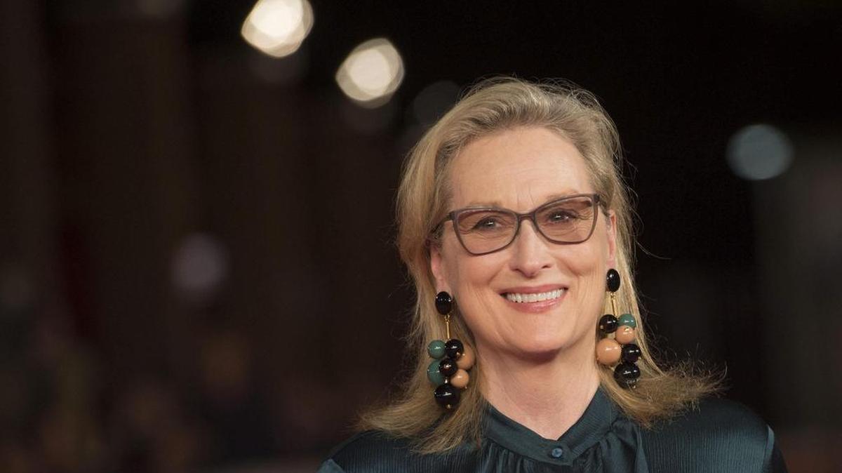 La actriz estadounidense Meryl Streep posa durante el estreno de la película "Florence Foster Jenkins" en la edición XXI del Festial de Cine de Roma, en Italia, el 20 de octubre de 2016.