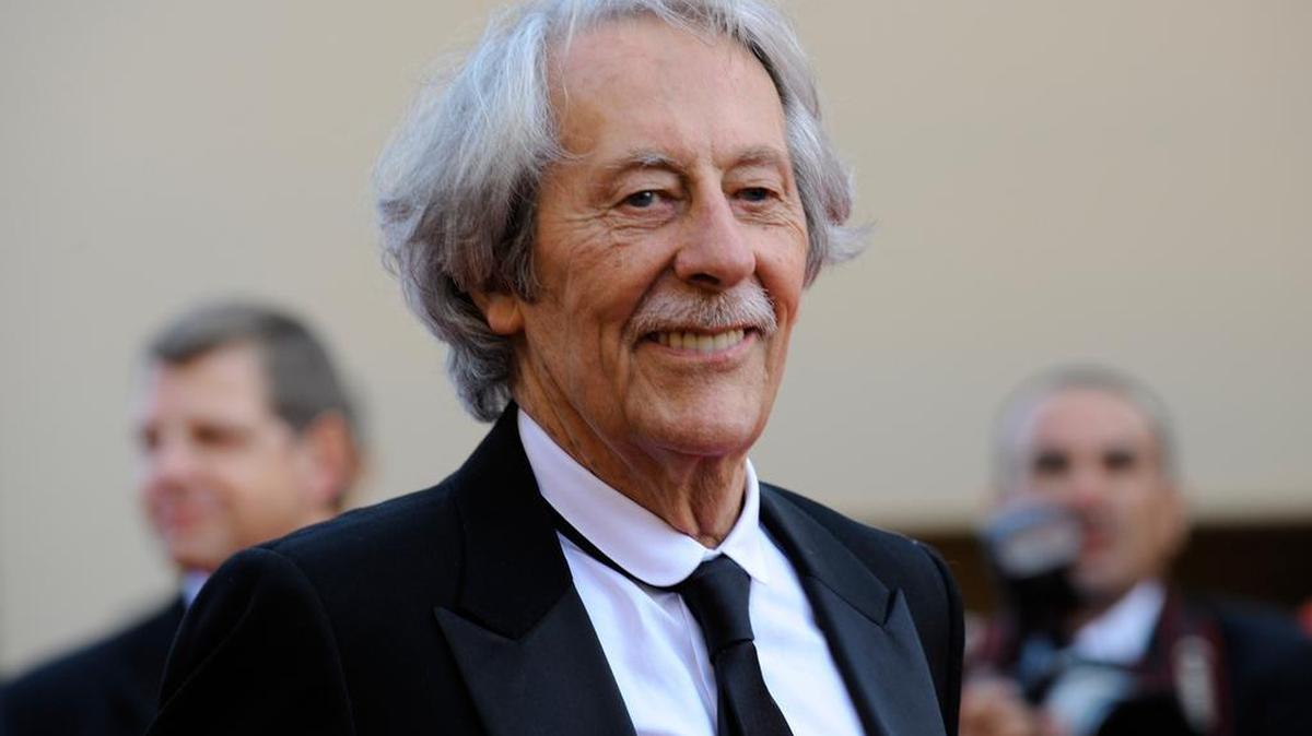 Esta foto de archivo tomada el 13 de mayo de 2009 muestra al actor francés Jean Rochefort que llega para la ceremonia de apertura y la proyección de la película de animación 3D "Up" durante el 62 Festival de Cine de Cannes.