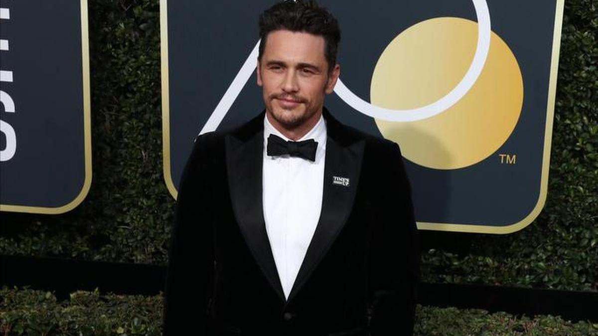 El actor estadounidense James Franco posa a su llegada a la 75 edición de los Globos de Oro en el Hotel Beverly Hilton en Beverly Hills, California (Estados Unidos), ayer, 7 de enero de 2018.