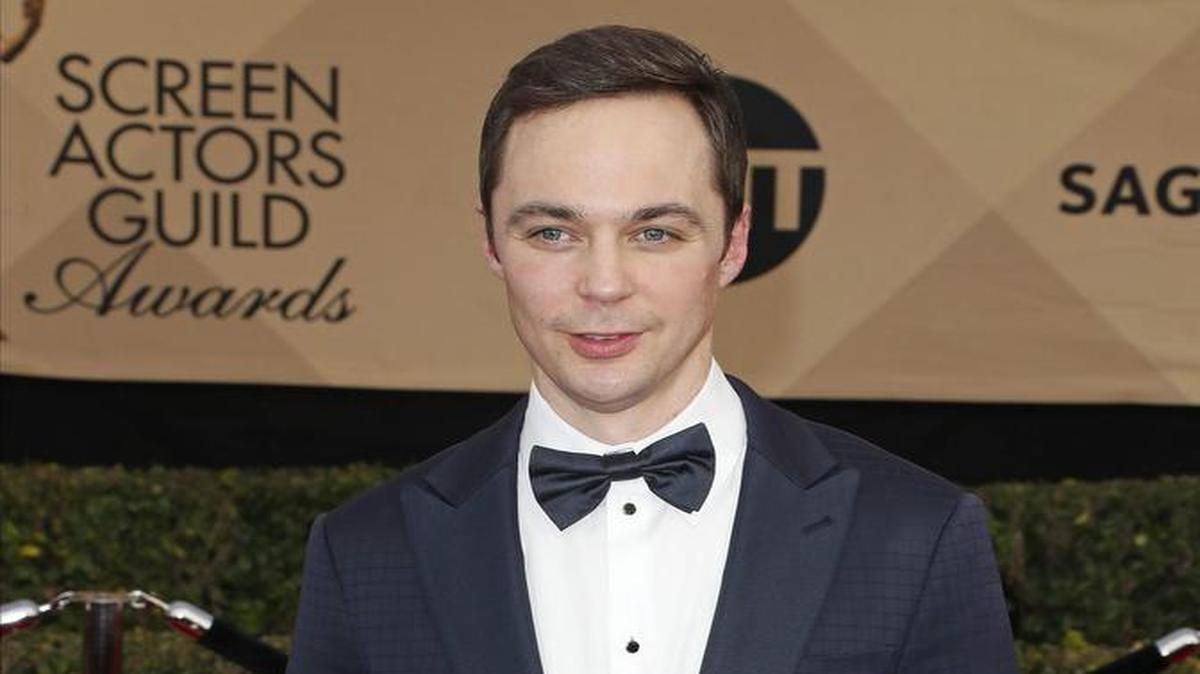 Fotografía de archivo del 29 de enero de 2017 del actor estadounidense Jim Parsons, posando en la 23 edición de los Screen Actors Guild en Los Ángeles, California.