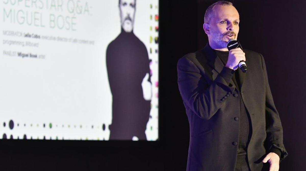 El cantante español Miguel Bosé en la Conferencia Billboard 2017 en el Ritz Carlton de South Beach el 26 de abril.