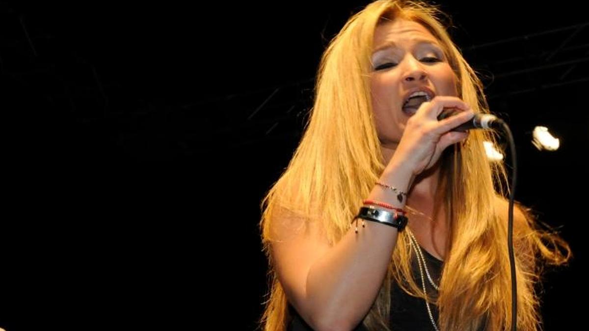 Vanessa Formell, hija del fallecido Juan Formell, fundador de Los Van Van, cantó como invitada en el concierto que ofreció la orquesta en Fort Zachary Taylor State Park, en Key West, en enero del 2010.