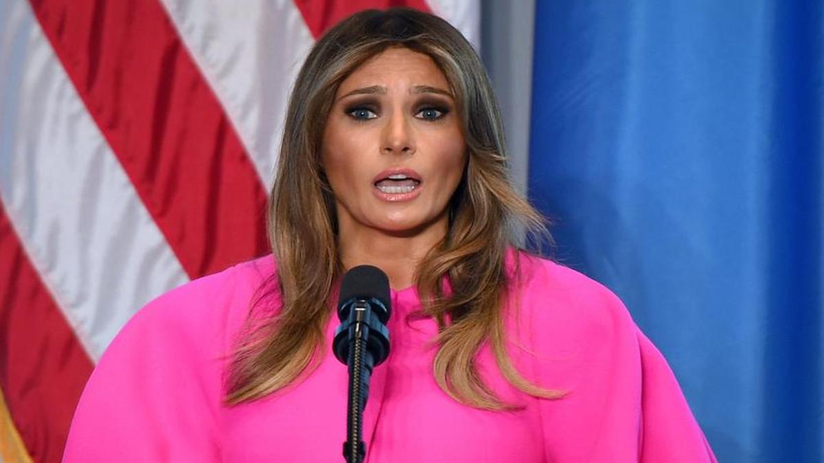 La Primera Dama Melania Trump se dirige a parejas de líderes mundiales en un almuerzo de las Naciones Unidas el 20 de septiembre de 2017 en la Misión de los Estados Unidos en Nueva York.