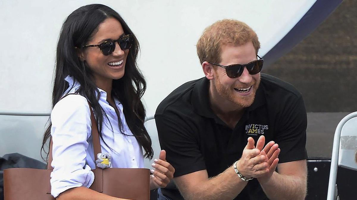 El príncipe Harry y su novia Meghan Markle asisten a una competencia durante los Juegos Invictus en Toronto el 25 de septiembre de 2017.
