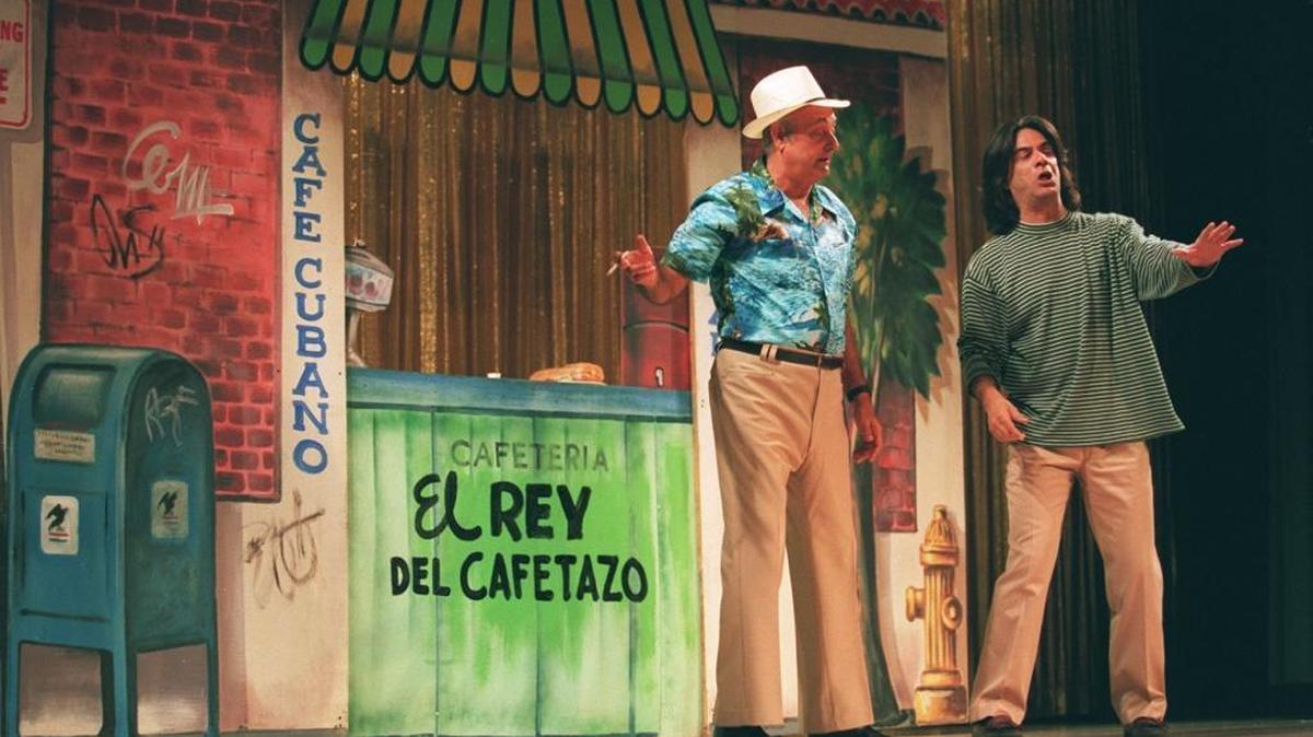 Francisco Marrero (izq.) y Polito Fernández en la obra ‘Mi hermano, hay que hacerce ciudadano’.