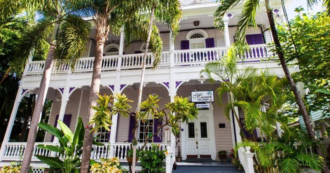 La Casa Marrero, hoy un bed and breakfast en la calle Fleming, en Key West, fue construida por el empresario tabacalero cubano Francisco Marrero. Es allí donde se aparace el fantasma de su esposa, Enriquetta Marrero.