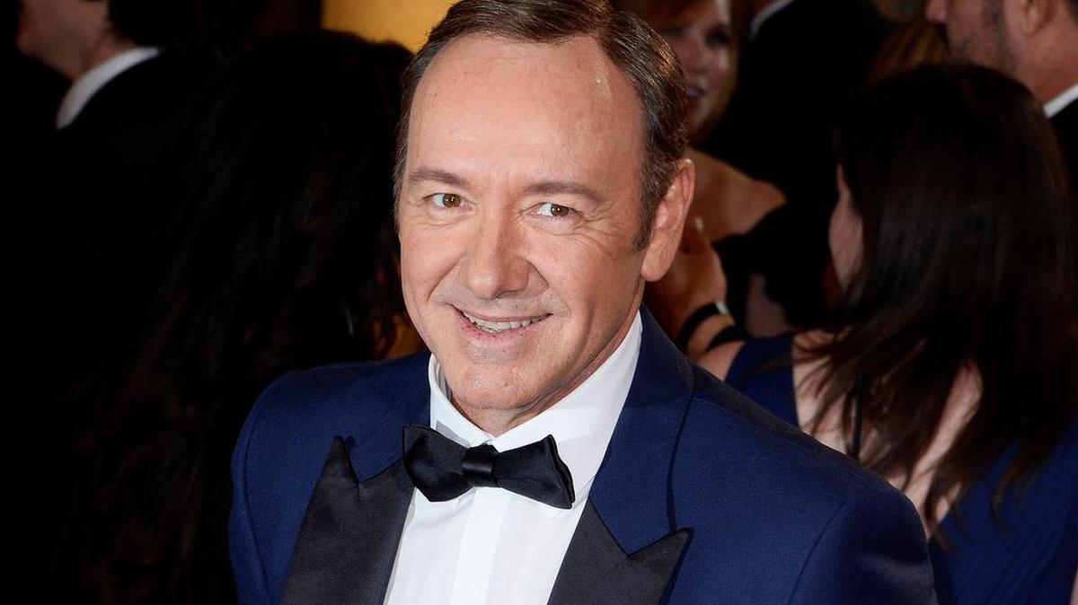 Fotografía de archivo del actor estadounidense Kevin Spacey a su llegada a la 86(TM) edición de la gala de los Oscar en el Dolby Theatre de Hollywood, Estados Unidos, el 2 de marzo de 2014.