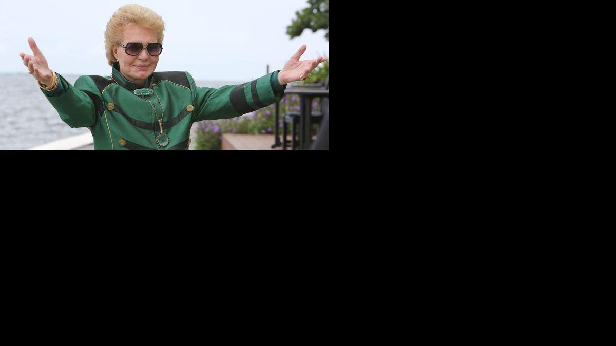 
Walter Mercado habló sobre el lanzamiento de una línea de productos y un sitio web para buscar la compatibilidad entre las personas, en Grove Isle Hotel and Spa, en Coconut Grove.
