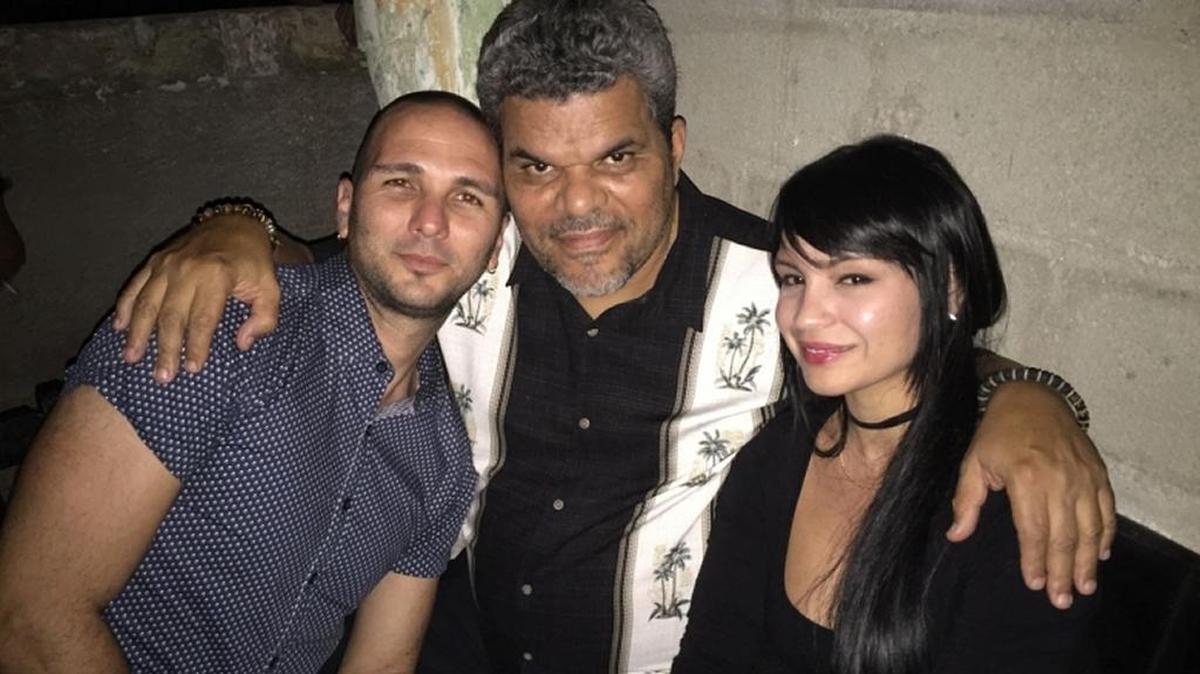 El actor Luis Guzmán (centro) en La Habana.