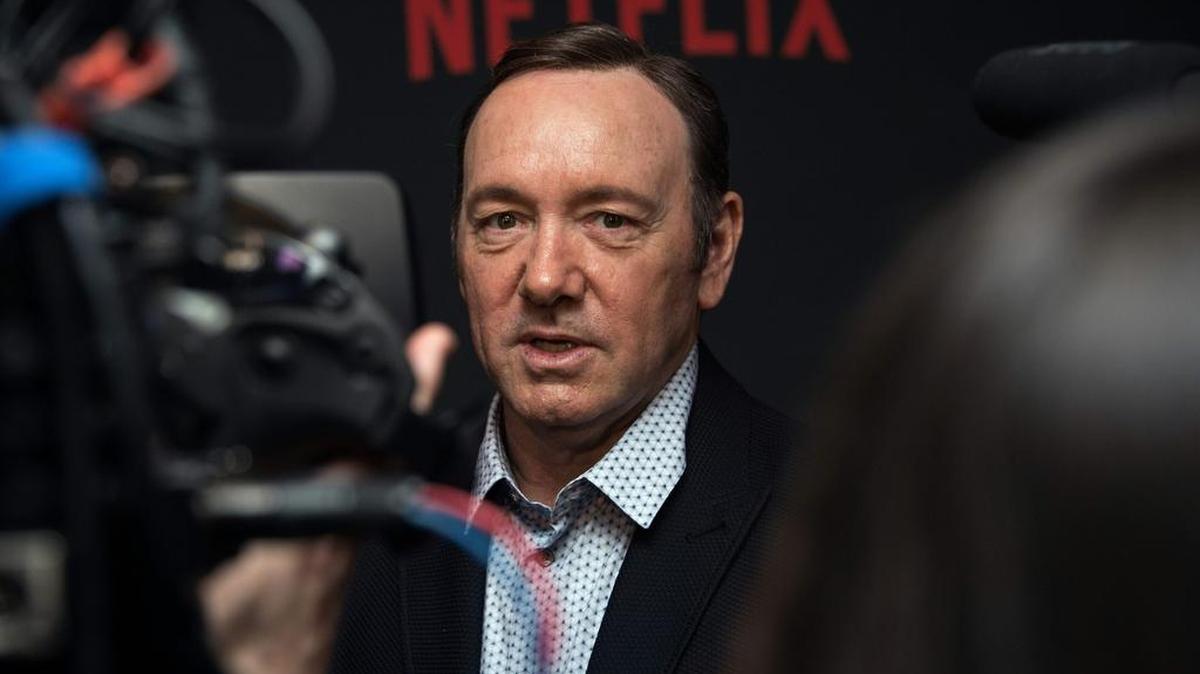 Esta fotografía de archivo tomada el 23 de febrero de 2016 muestra al actor Kevin Spacey llegando para la proyección de estreno de la temporada 4 del programa de Netflix "House of Cards" en Washington, DC.