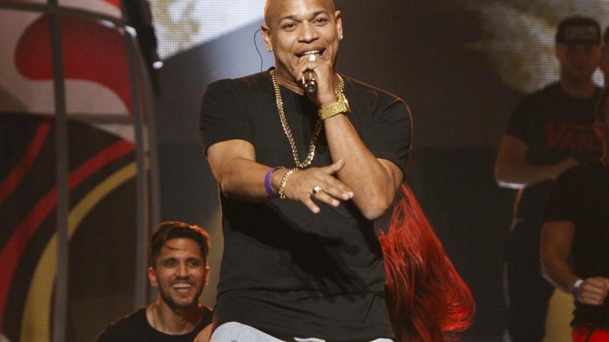 Alexander Delgado, de Gente de Zona, en ensayos para la ceremonia de los Premios Billboard a la Música Latina en Miami, en el 2015.