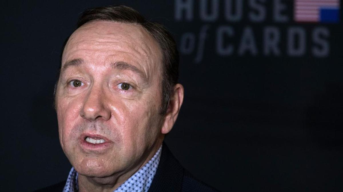 Esta foto de archivo tomada el 23 de febrero de 2016 muestra al actor Kevin Spacey llegando para la proyección de estreno de la temporada 4 del programa de Netflix "House of Cards" en Washington, DC.