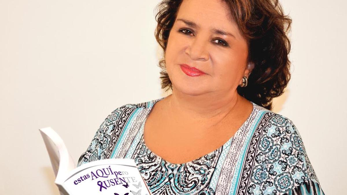 
Luz Marina Echavarría presenta el libro ‘Estás aquí, pero ausente’.
