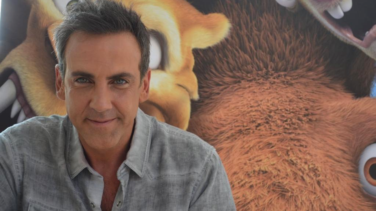Fotografía del 20 de julio de 2016 del artista puertorriqueño Carlos Ponce durante una entrevista con Efe en Miami, Florida (Estados Unidos). El artista puertorriqueño Carlos Ponce está demostrando este verano su versatilidad con papeles estelares en una telenovela, una serie en inglés, un nuevo sencillo y hasta un papel en una película de Hollywood. El castor mariachi en "Ice Age Collision Course" es su quinta experiencia como actor de voz y su décima película de Hollywood. "Me encanta hacer voces. Lo estoy haciendo desde hace mucho tiempo".