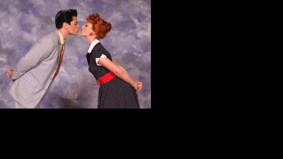 
Euríamis Losada en el papel de Ricky Ricardo y Thea Brooks como Lucy en ‘I Love Lucy Live on Stage’, que se presenta en el Adrienne Arsht Center.

