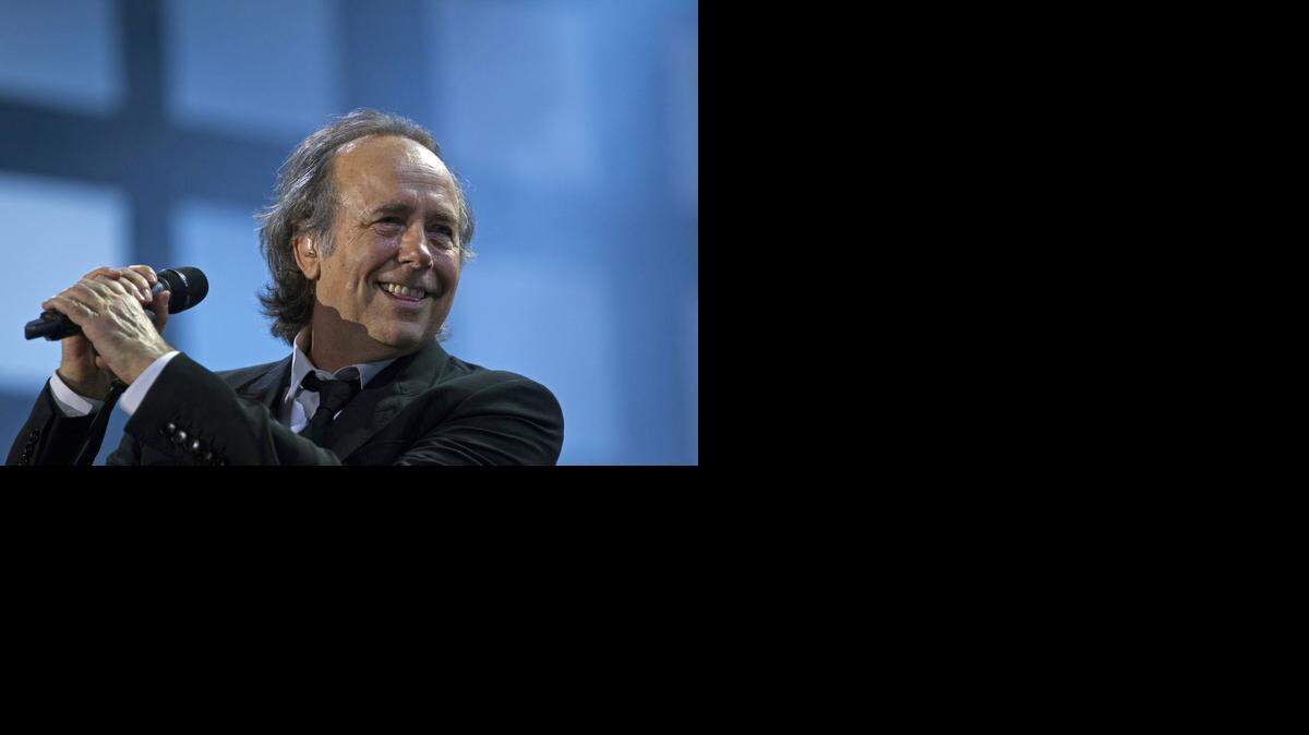
Joan Manuel Serrat será honrado como la Persona del Año de la Academia Latina de Grabación en una gala previa a la entrega de los Latin Grammy en Las Vegas. 
