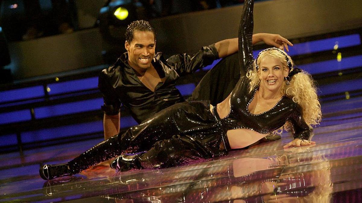 Niurka Marcos baila con Danilo Suárez el 10 de octubre de 2010 el show Mira quien baila de Univisión.