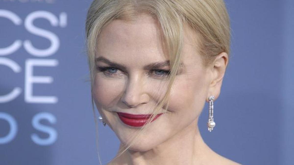 Fotografía de archivo de la actriz australiana Nicole Kidman a su llegada a la 22 edición de los Choice Awards en Santa Mónica, California.