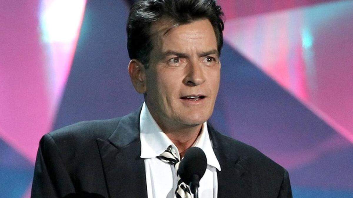 Sheen dijo que las molestias comenzaron con un fuerte dolor de cabeza y una “enloquecedora” migraña.