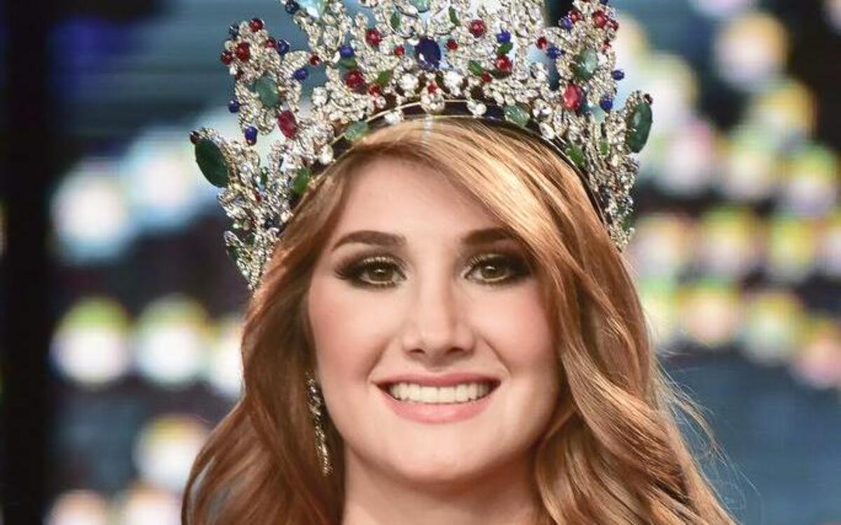 
La estudiante de Odontología de 19 años Mariam Habach Santucci, nacida en el occidental estado Lara, se convirtió el jueves en la nueva Miss Venezuela 2015, en Caracas. Habach será la representante de su país en el certamen Miss Universo, evento internacional en el que las venezolanas han obtenido siete coronas. 
