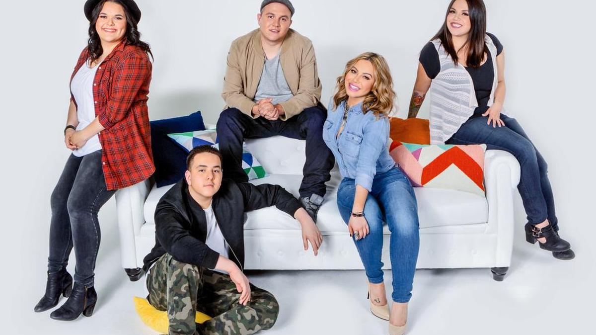La familia de Jenni Rivera responde a quienes les critican por lucrarse con la muerte de la cantante al asegurar que el dinero que ganan con los proyectos relacionados con la artista se destina a una fundación sin fines de lucro y a los cinco hijos de la "Diva de la Banda".