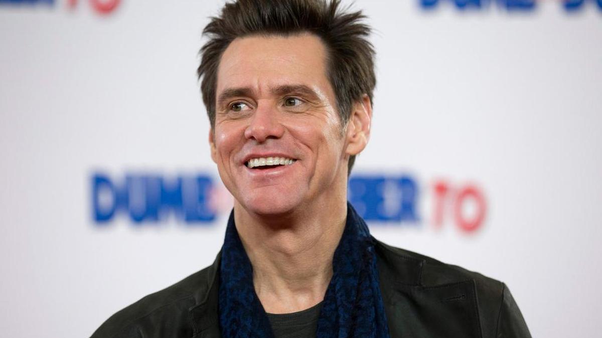 Fotografía de archivo tomada el 25 de noviembre de 2014, muestra al actor canadiense Jim Carrey durante el pase gráfico de la película "Dos tontos todavía más tontos" en París (Francia).