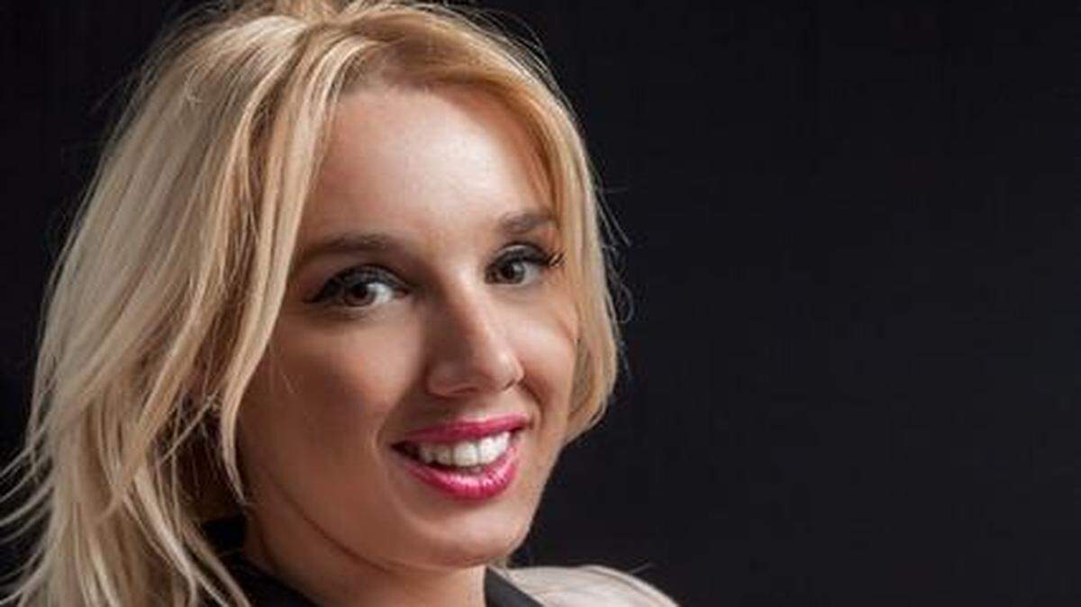 
La periodista española Adriana Navarro, de América Tevé
